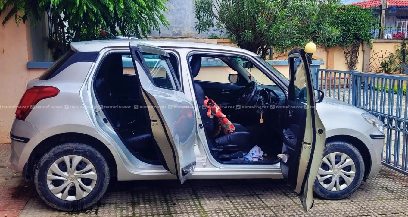 Suzuki Swift "Single Hand" Vxi 2018 4