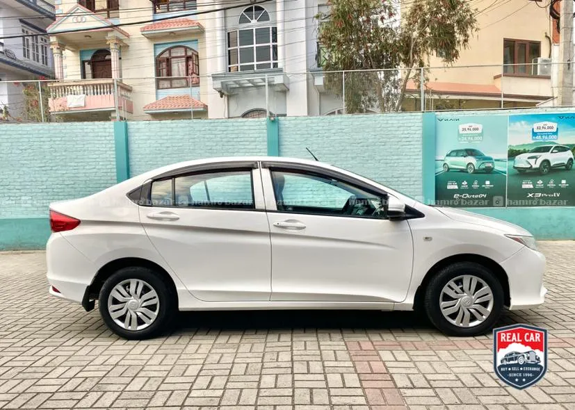 Honda City 1.5 2014 Single hand LowKms 7