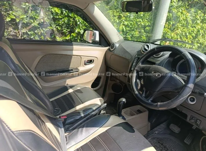 Mahindra E2O - P8 - Urgent Sale 5
