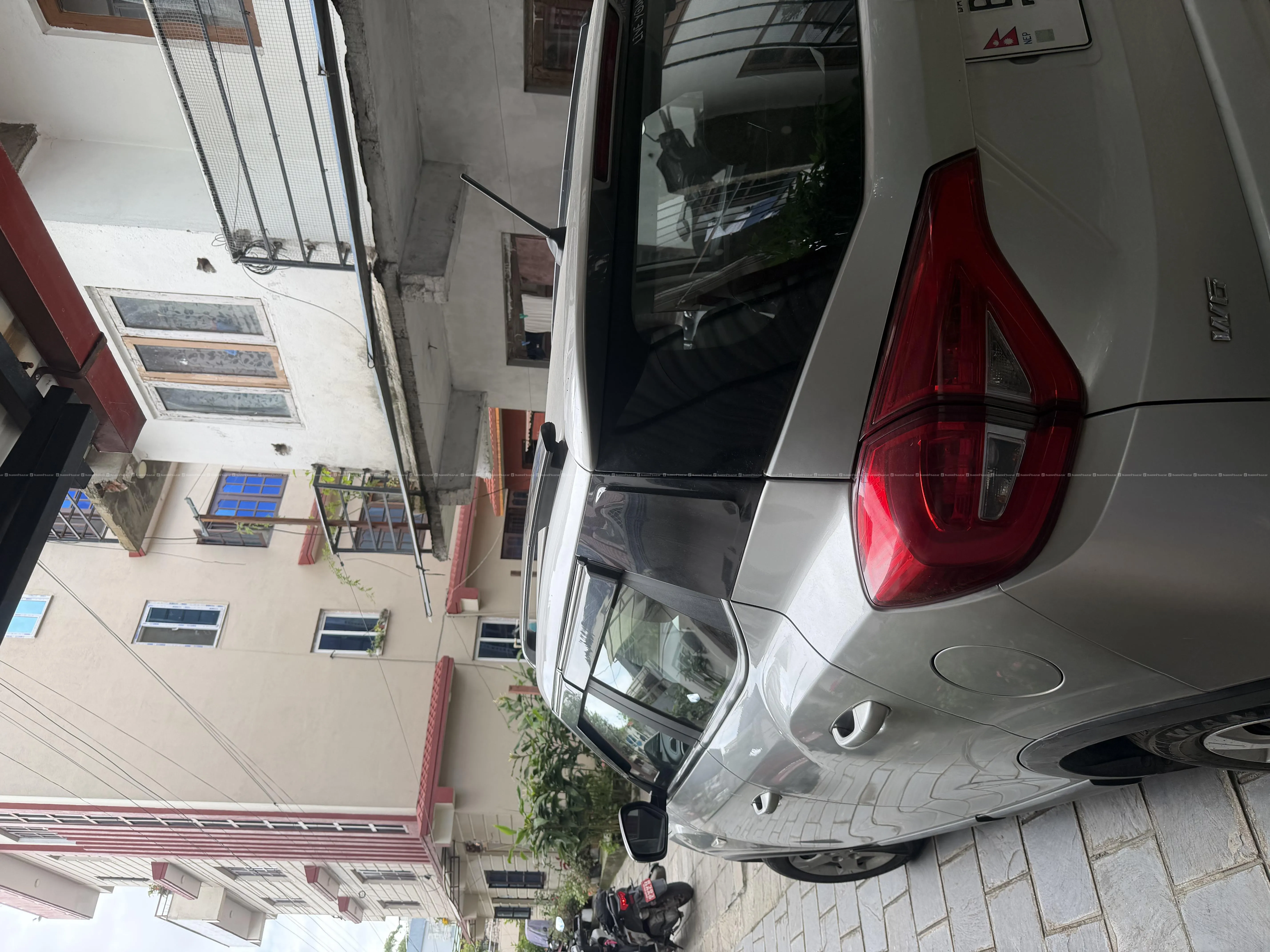 MAHINDRA XUV 300 - RS 27 Lakh - 9,986  KM 4