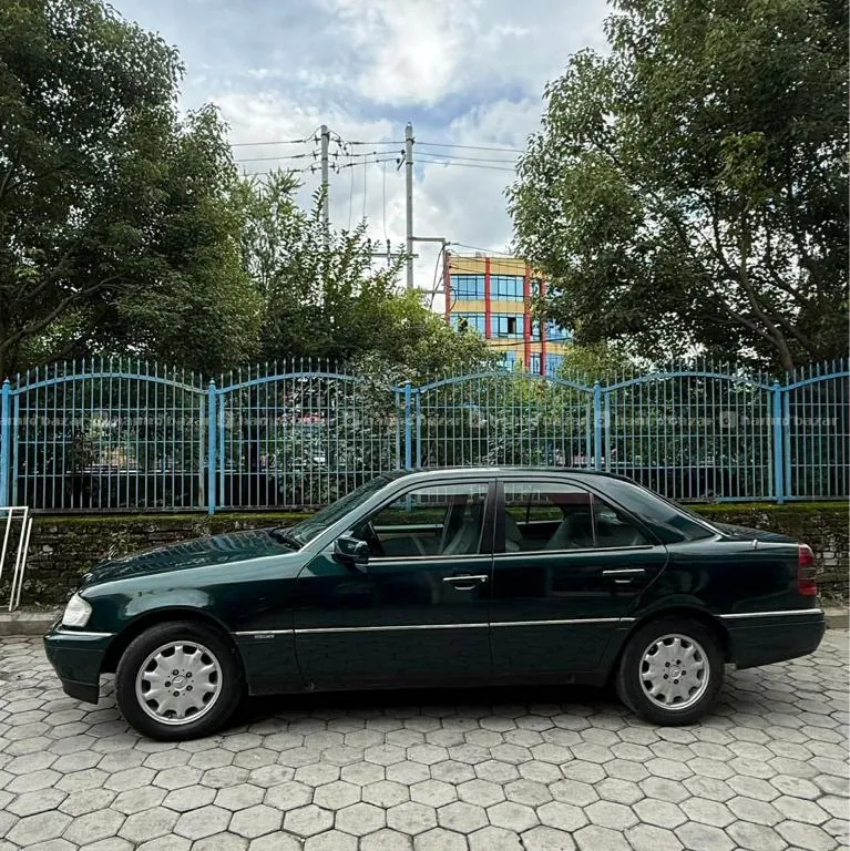 Mercedes Benz C-class 250 1995 Model 9813296721 2