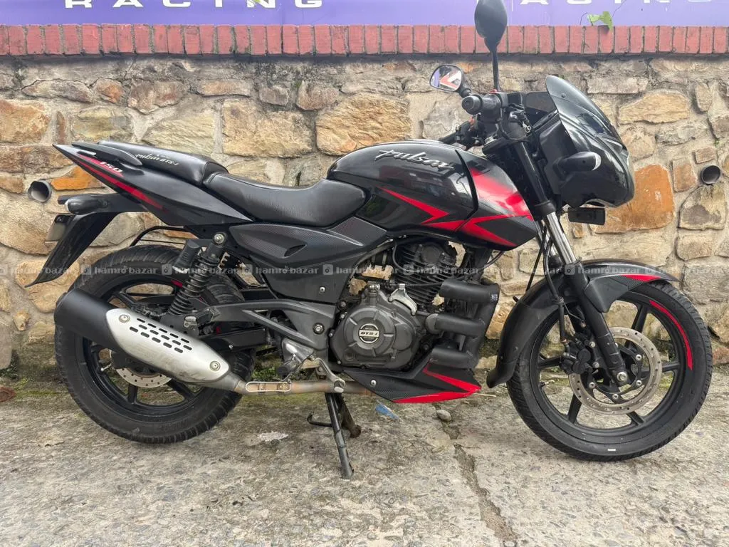 URGENT FOR SALE BAJAJ PULSAR 150 CC 4