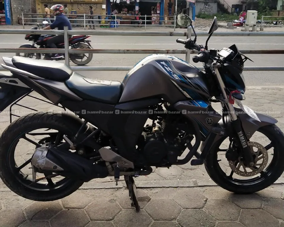 Yamaha fzs v2 @98 lot@2018 #sell n exchange 2