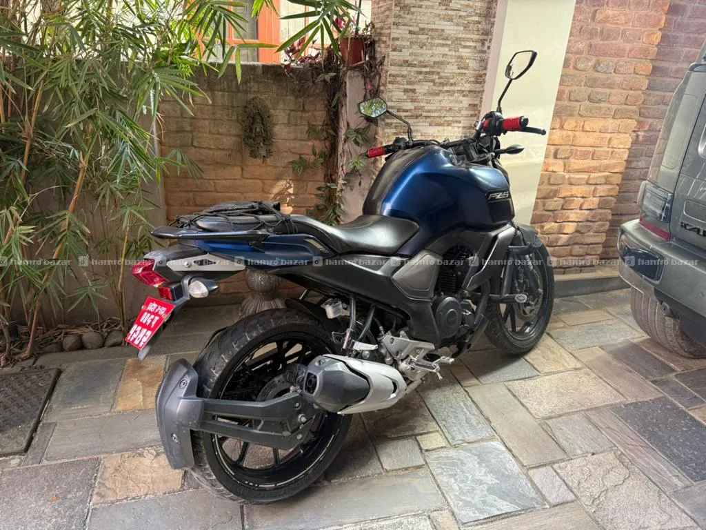 Yamaha FZ S Single Hand 2
