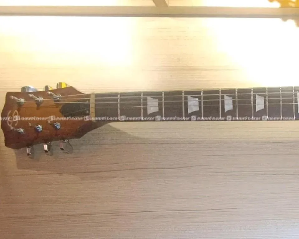Left-Handed Electric Guitar 3