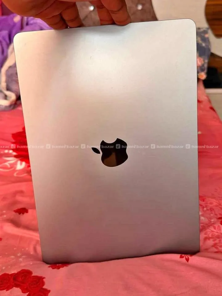 Brand new condition macbook air M3 16 gb laptop!!! 4