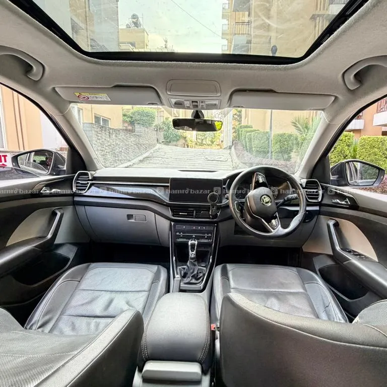 Skoda kushaq. Automatic 
top model Turbo 1.0 TSI 3