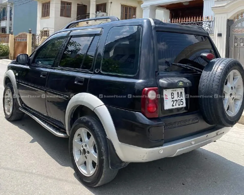 land rover 2005 model 9818846575 or 9768397661 4