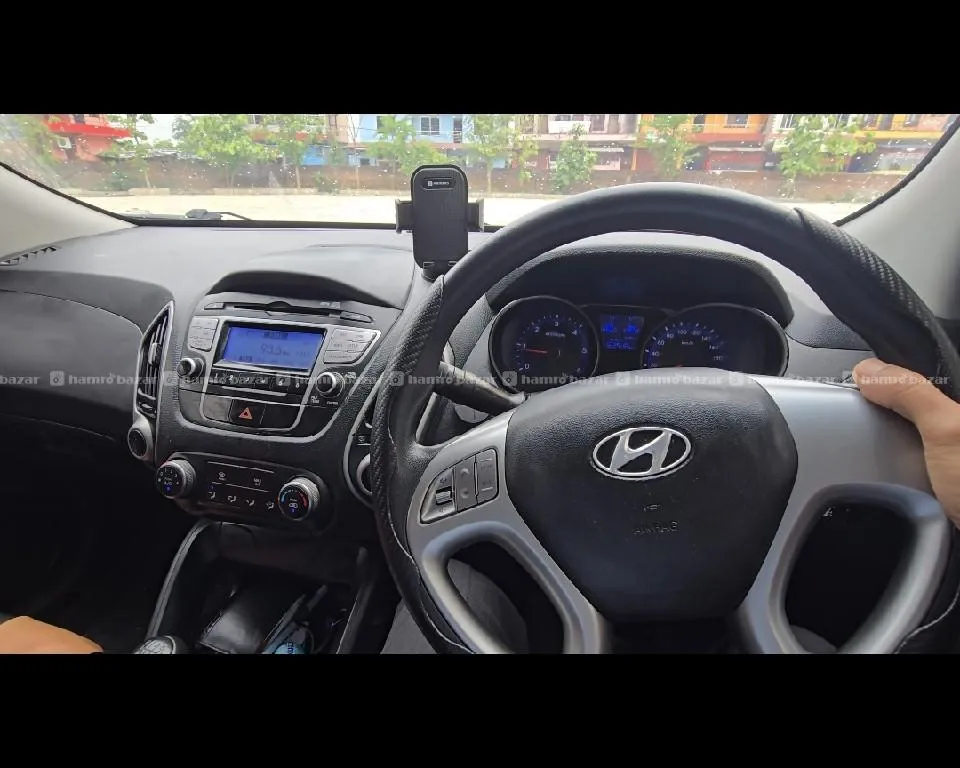 HYUNDAI TUCSON IX35 4WD SALE 2