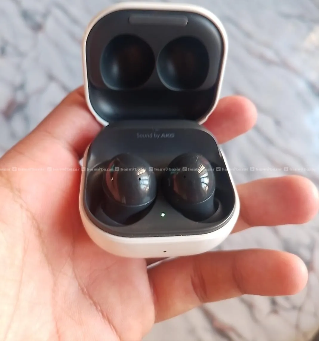 Samsung Earbuds 2 in black color 6