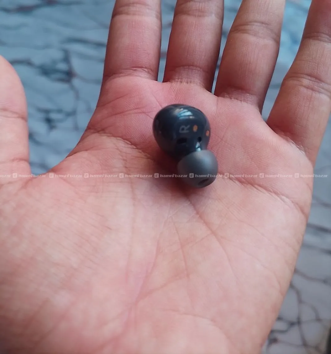 Samsung Earbuds 2 in black color 3