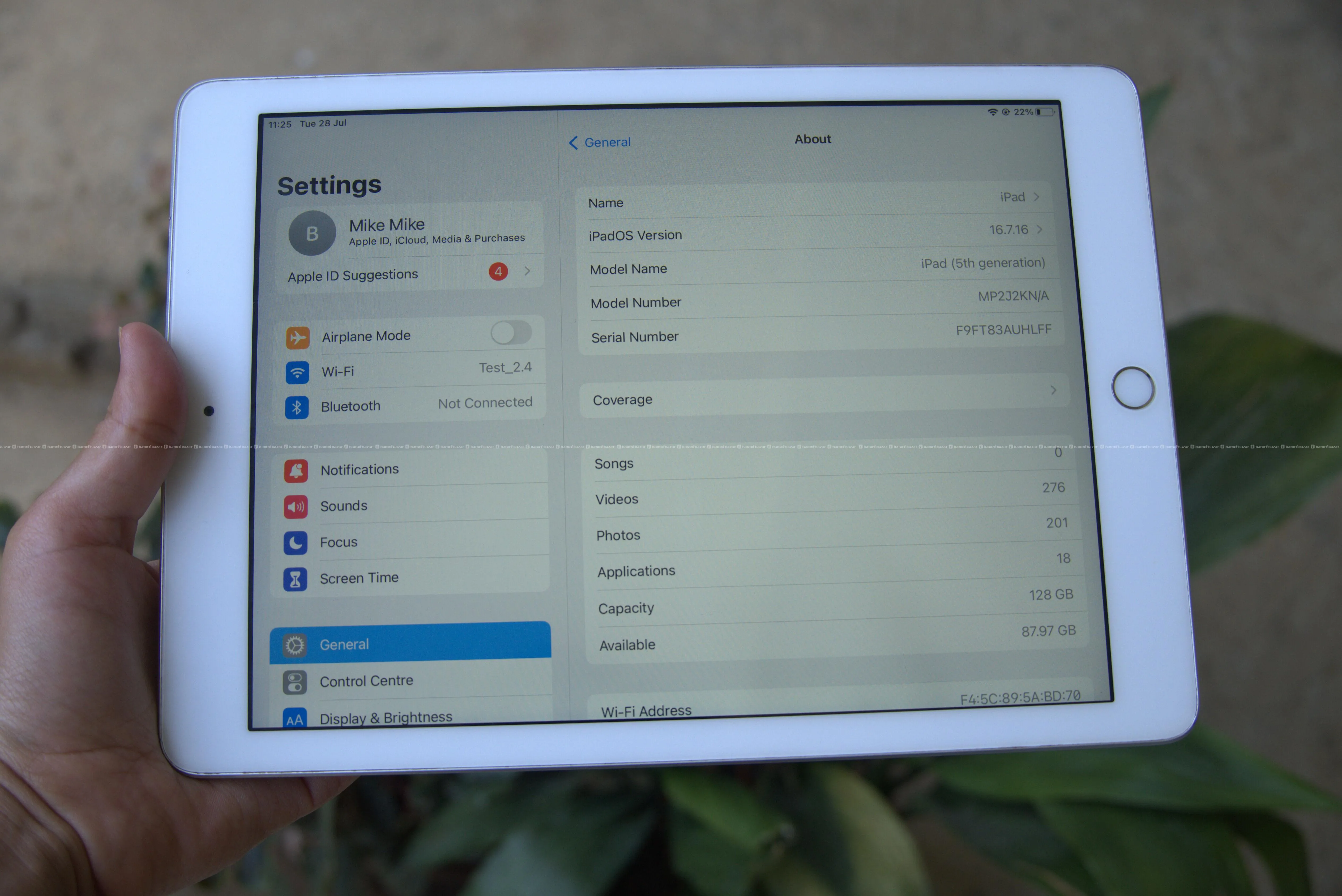 Apple iPad 5th Gen (128 GB) 3