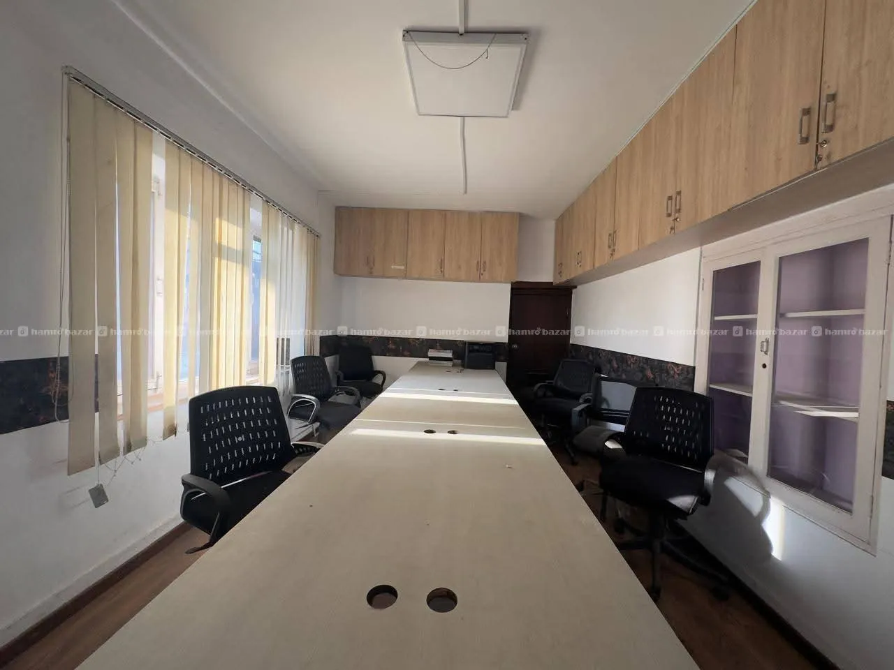 Office space with 2 3 car parking 6