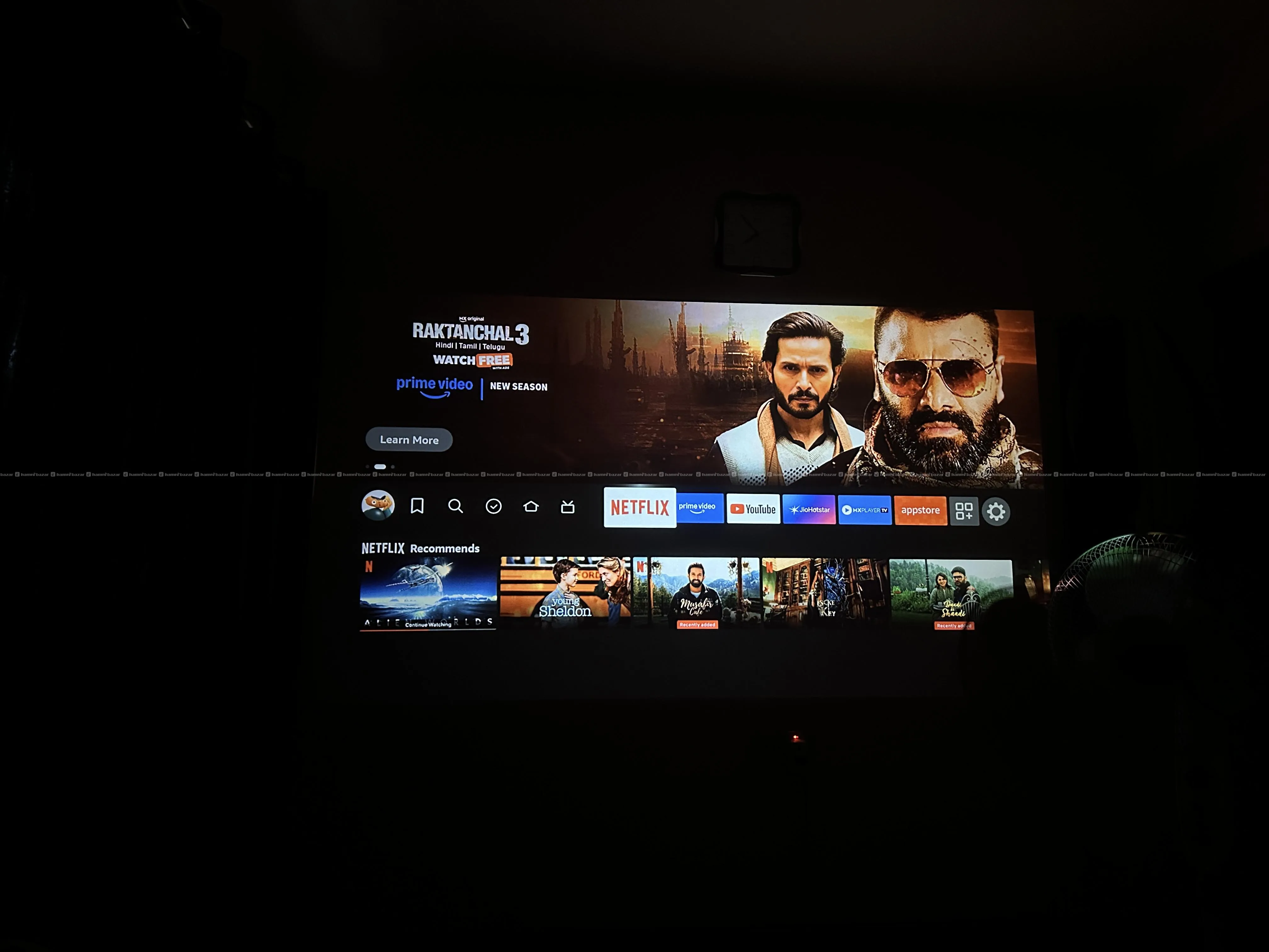 4K/FHD Projector 300 inch screen 3