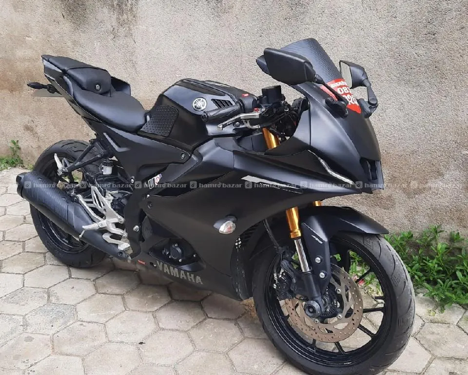 R 15 V4 (043)lot With Service Book Available 3