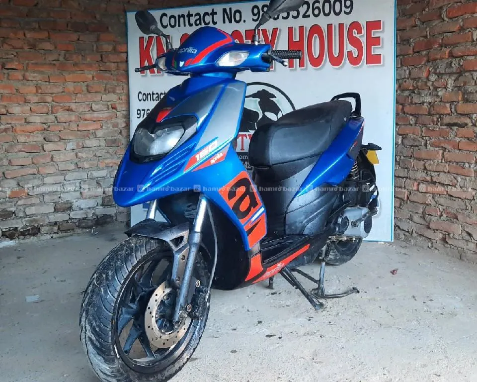 Aprilia SR 125 Strom (004)lot 4