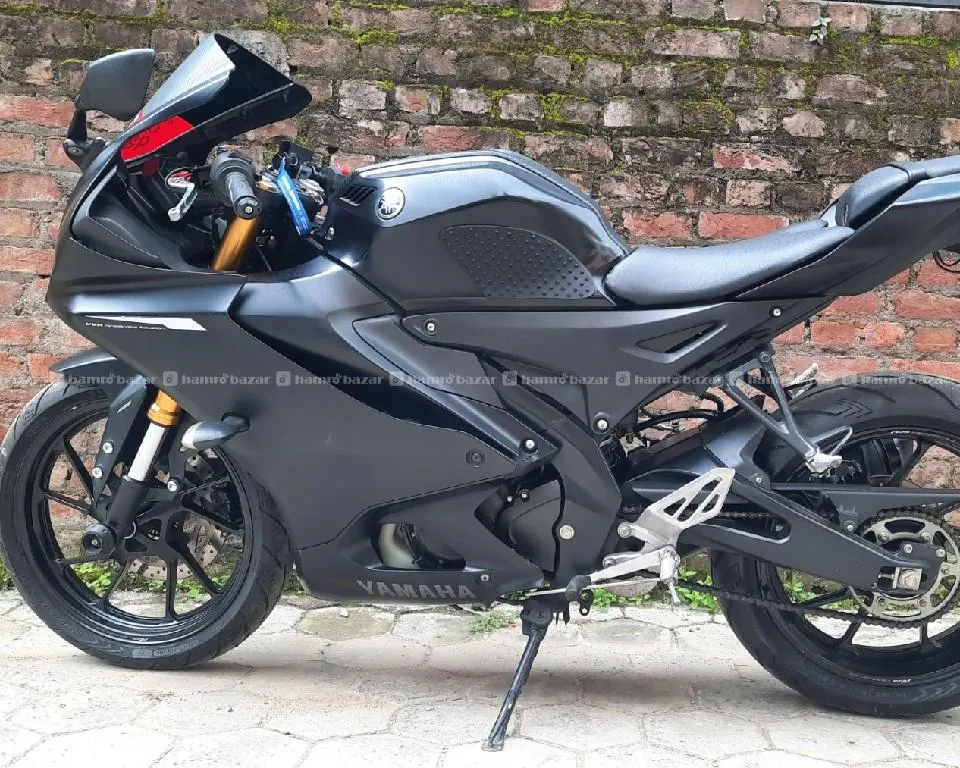 R 15 V4 (043)lot With Service Book Available 5