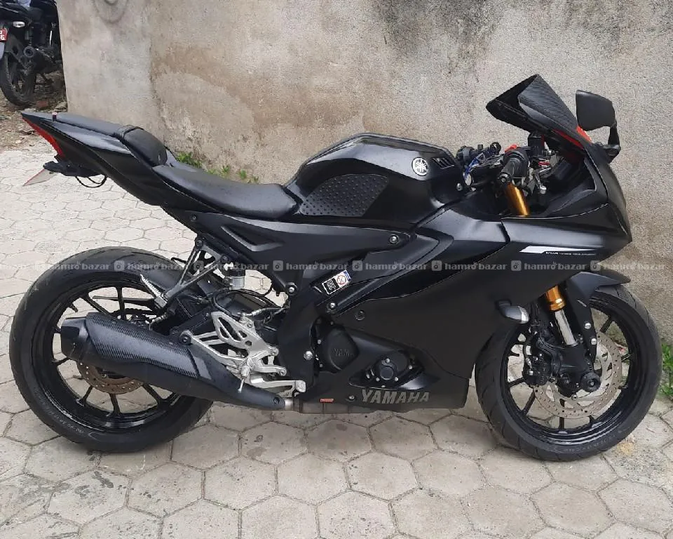R 15 V4 (043)lot With Service Book Available 4