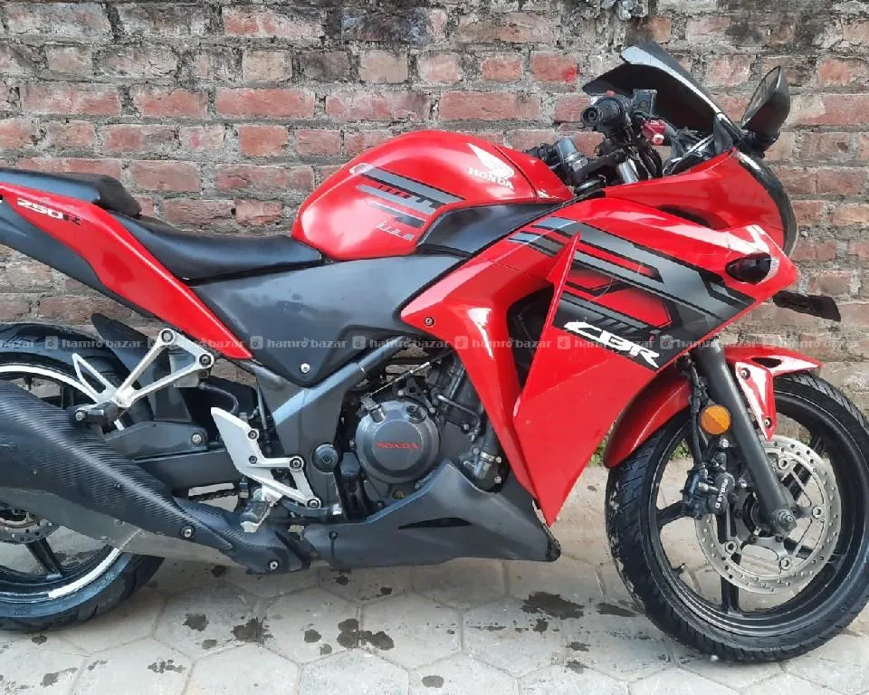 Honda CBR250R Single Hand 3