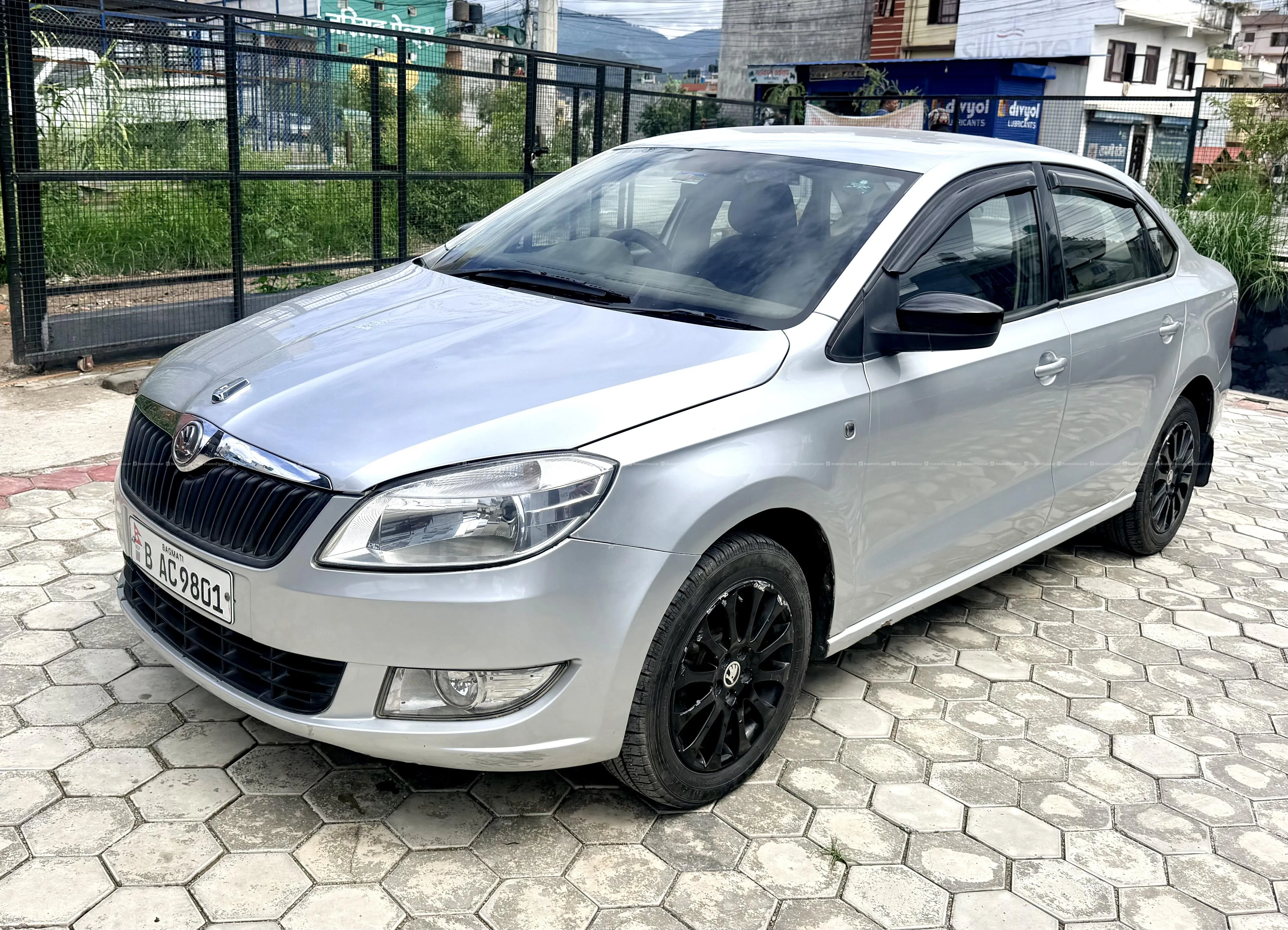excellent 2014 skoda rapid 1.6 MPI 50% finance 4