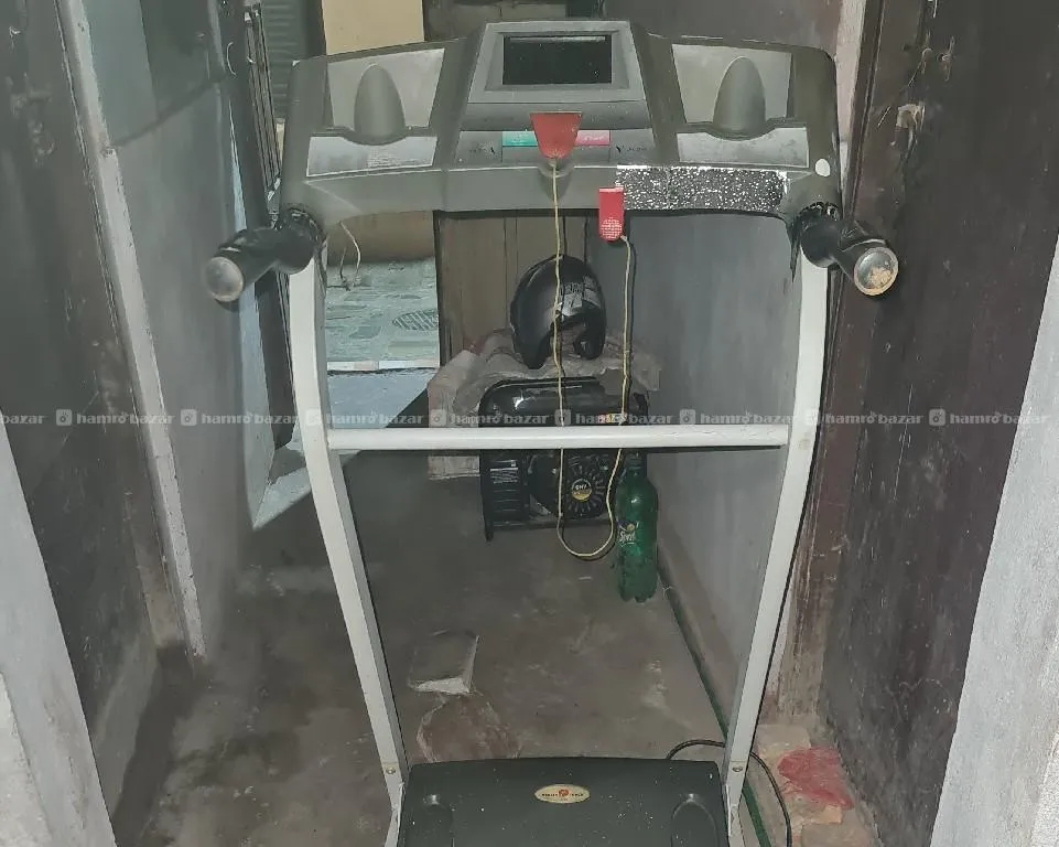 Health Track brand motorized treadmill 95kg capaci 3