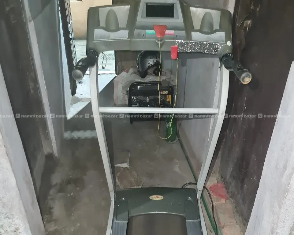 Health Track brand motorized treadmill 95kg capaci 6