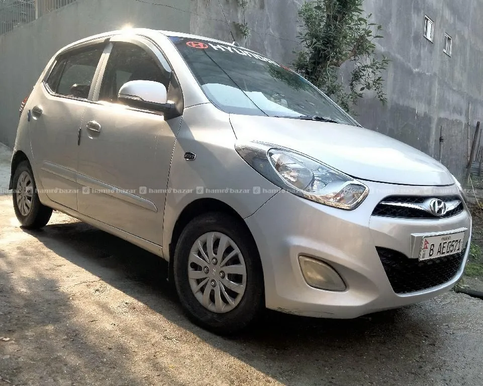 I10 sportz २0१3 model 3