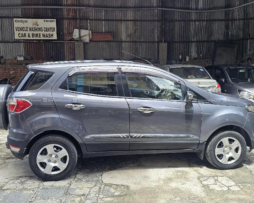 Ford Ecosports Trend 1.5  ( 2016) 4