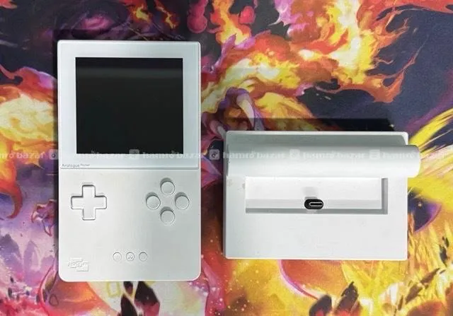 Analogue Pocket Retro Gameboy Emulator plus Dock 3