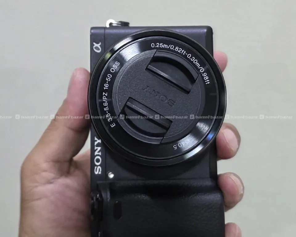 Sony a6300 with 16-50 mm lens 4