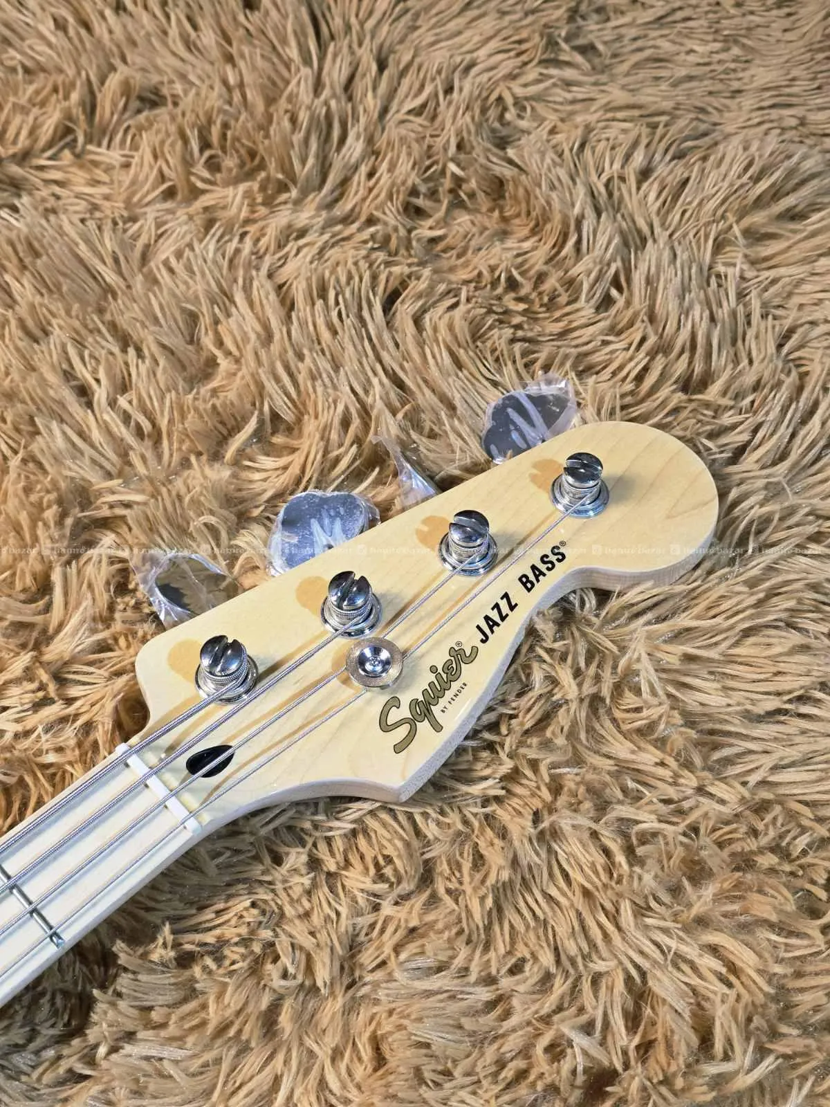 Squier Affinity Series Jazz Bass 4 String 3