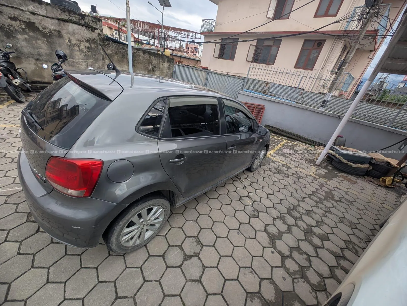 Fresh Polo Highline 1.6 Petrol 2013 model 3