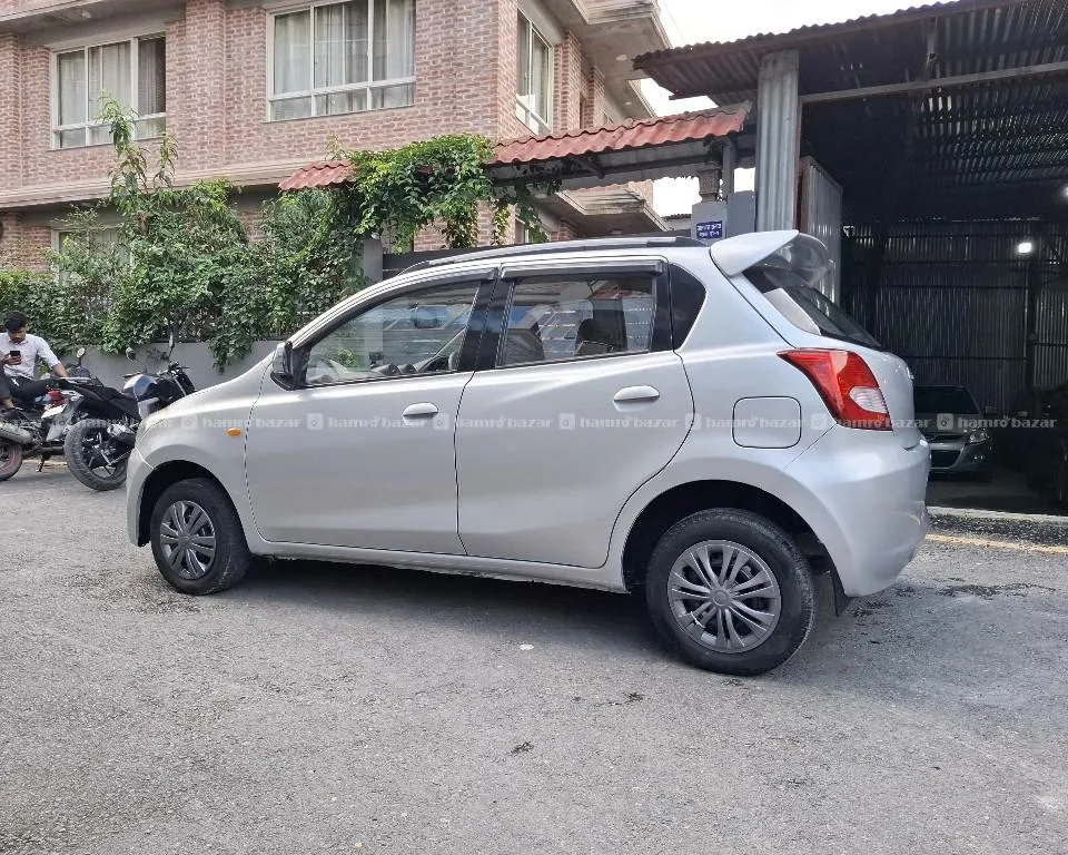 single hand Datsun Go 2014 model 3
