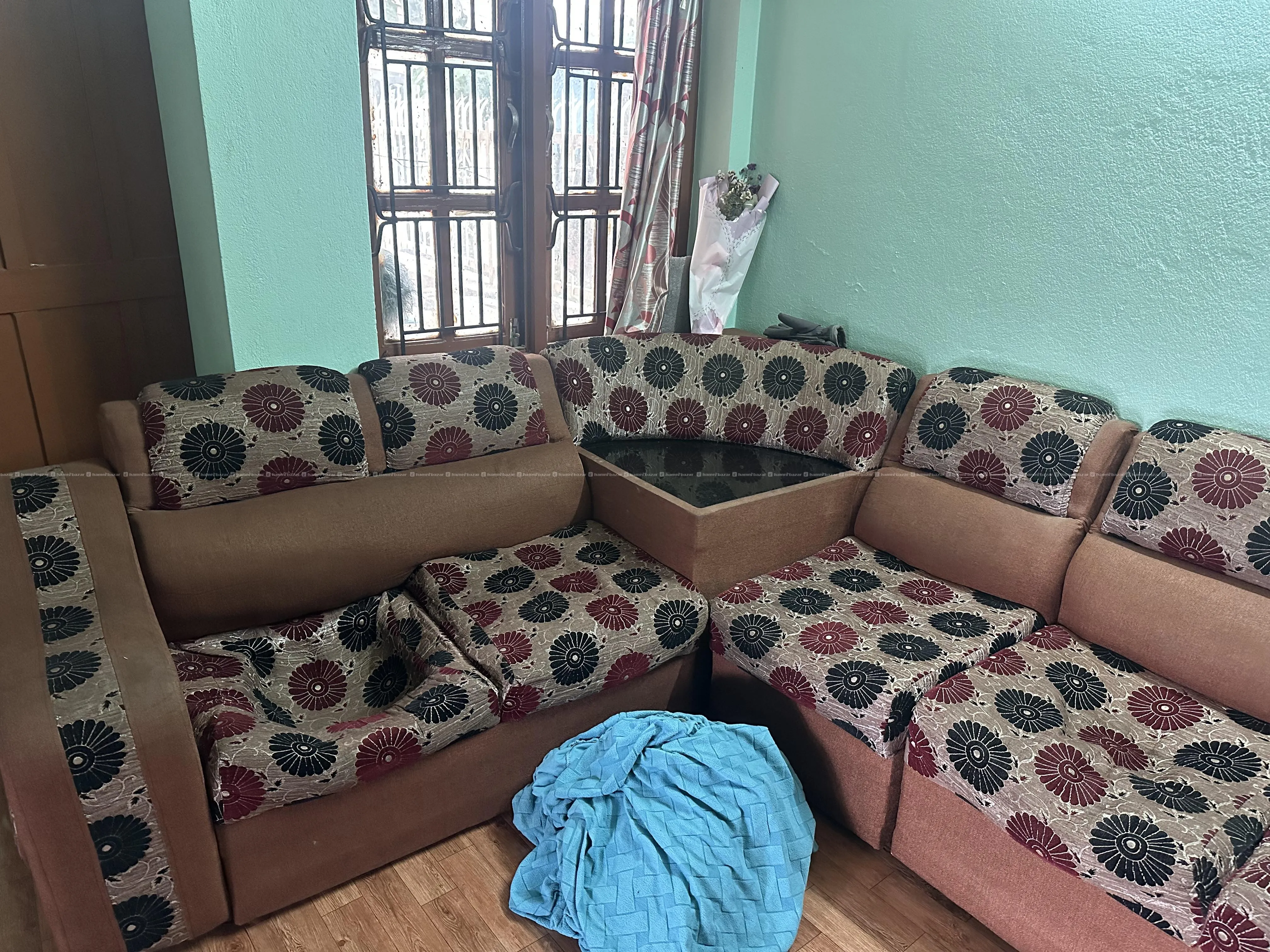 Second hand 5 seater Sofa 2