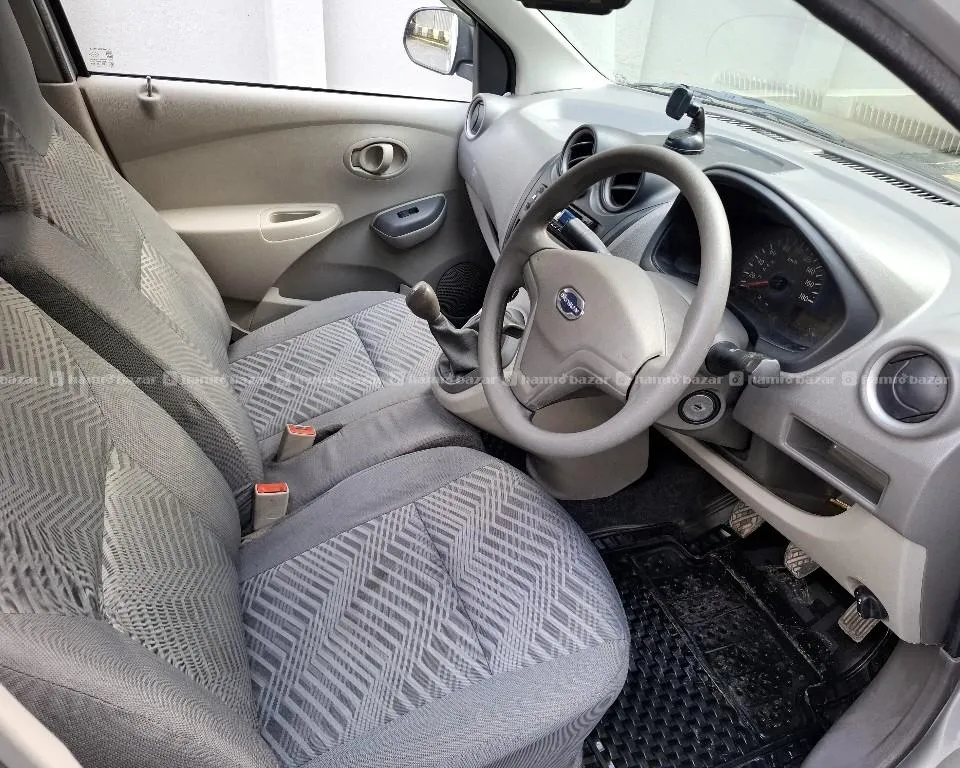 single hand Datsun Go 2014 model 4