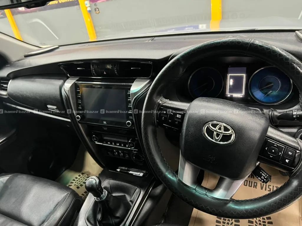 Toyota Fortuner 3