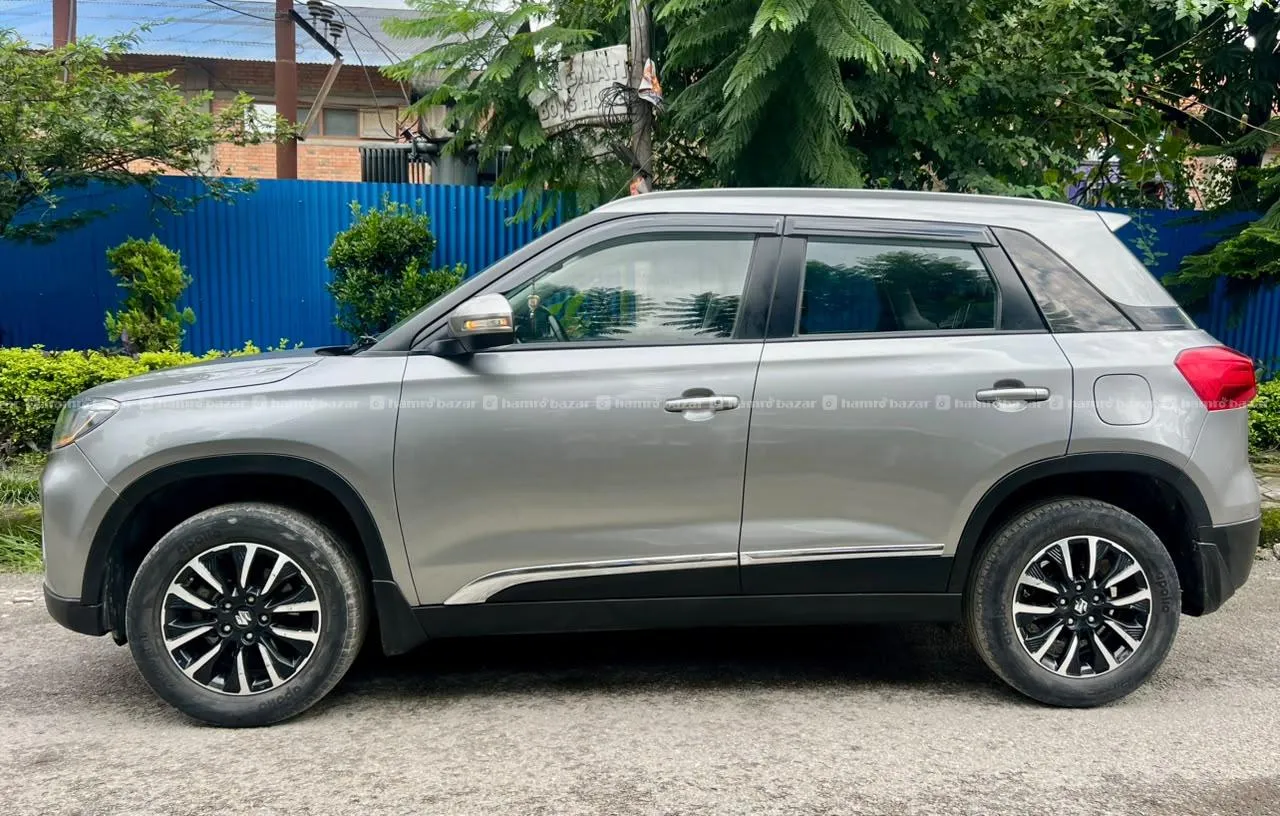 Maruti Suzuki Brezza ZXi+ 2021 "Single Hand" 5