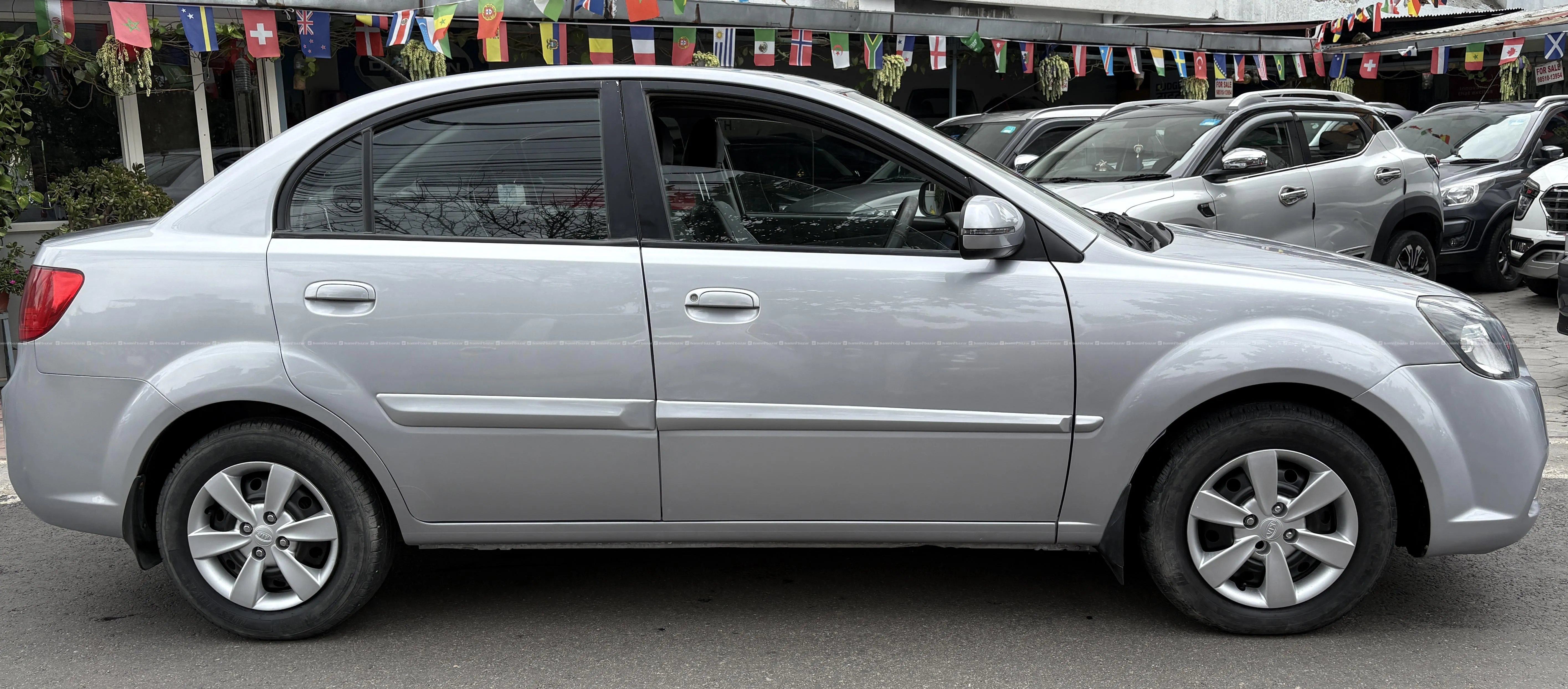 Single handed 2011 model kia rio on sale 4