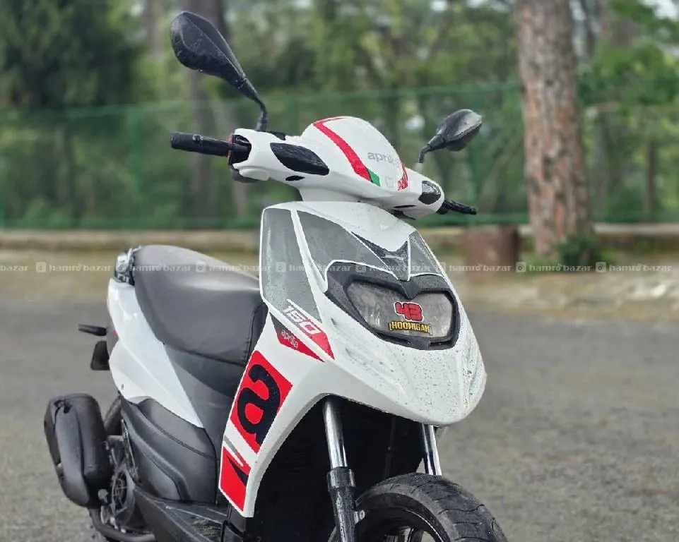 Aprila sr 150 - 012 lot 9818846575 or 9768397661 3
