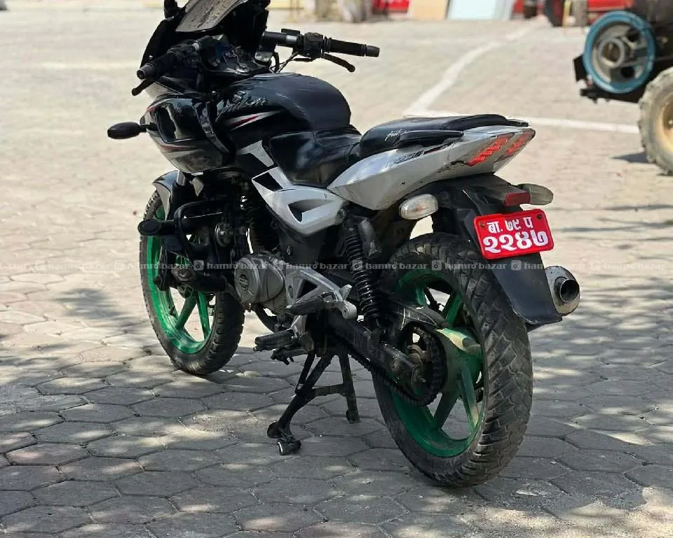 pulsar 220cc 76lot super fresh condition on sell 2
