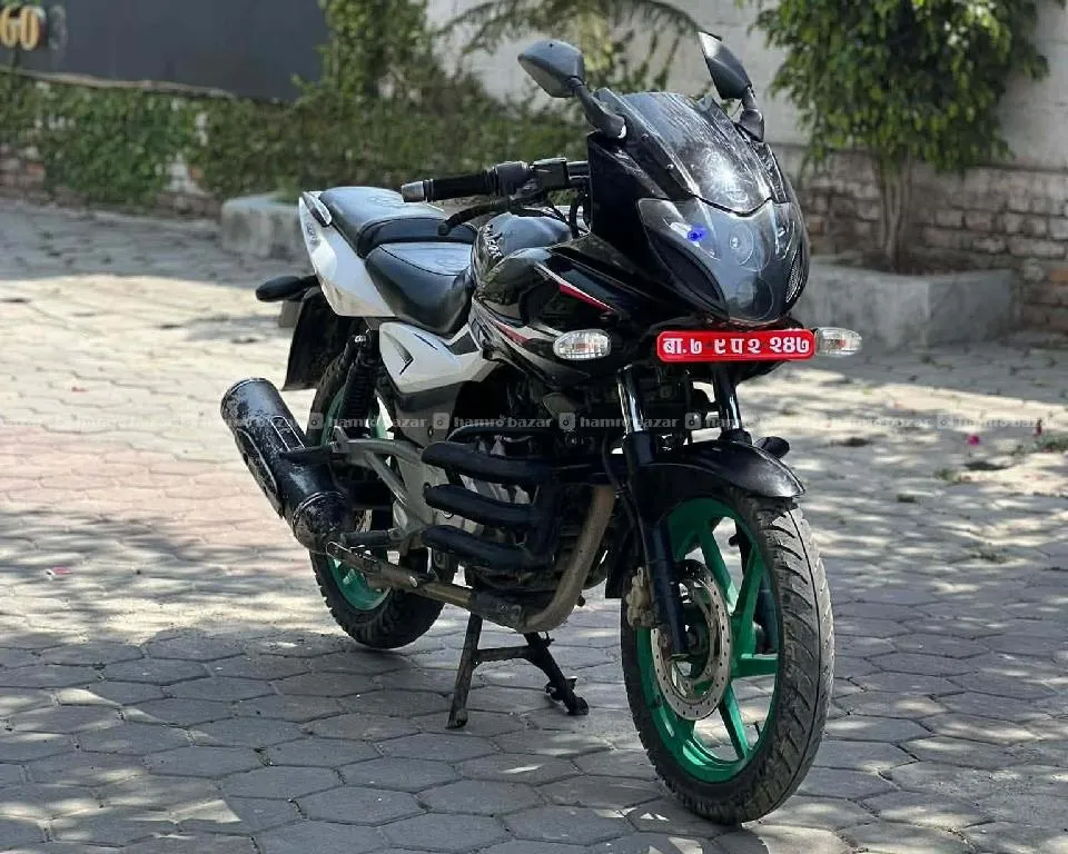 pulsar 220cc 76lot super fresh condition on sell 4