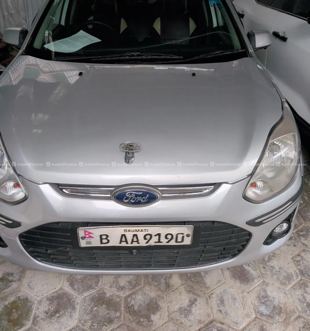 Ford Figo titanium  model 2015 collar silver 12cc petrol 4