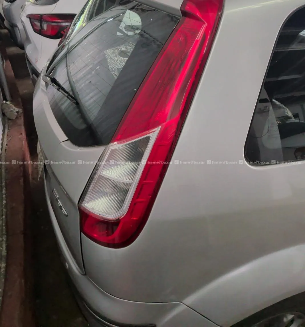 Ford Figo titanium  model 2015 collar silver 12cc petrol 5