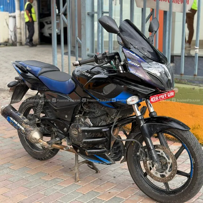 Single Hand Bajaj Pulsar 220f On Urgent Sale 4