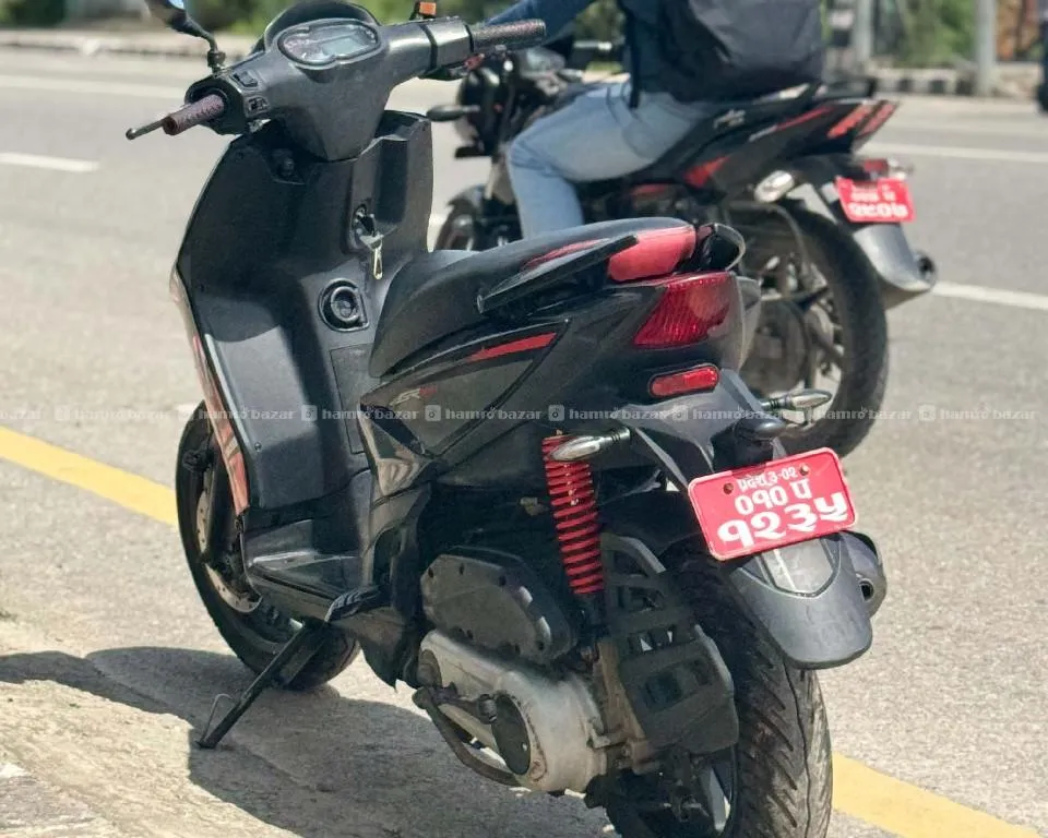 aprilla sr 150cc 110lot super fresh condition on sell 3
