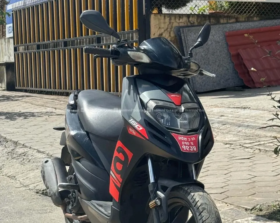 Aprila sr 150 - 010 lot 9818846575 or 9768397661 4