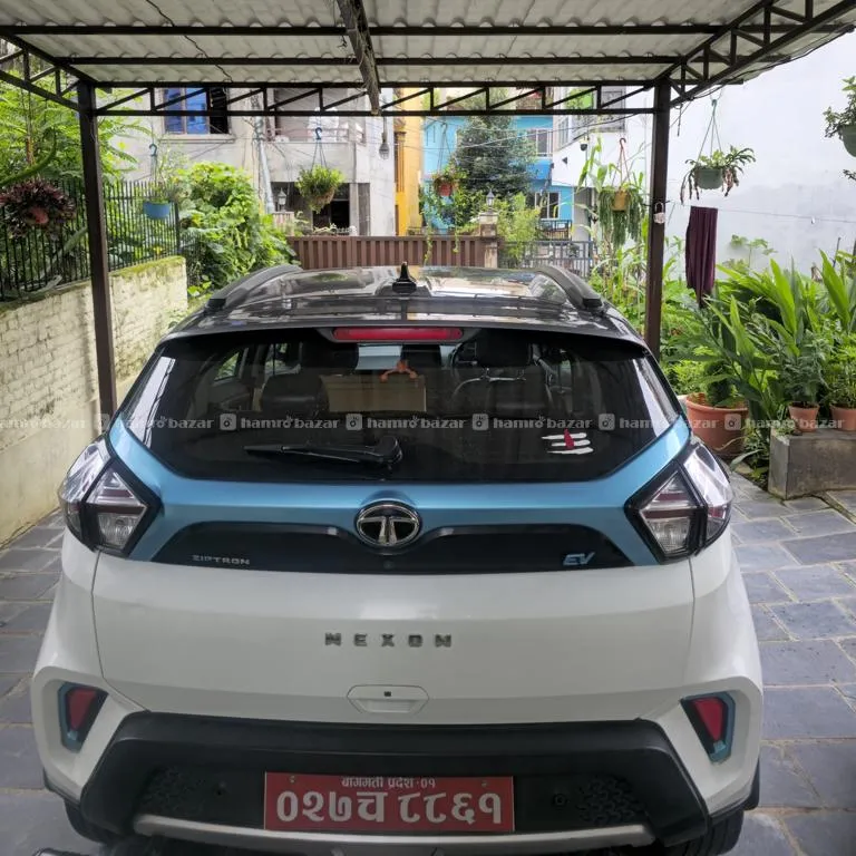 Tata Nexon EV Xz+ Lux 2022 4