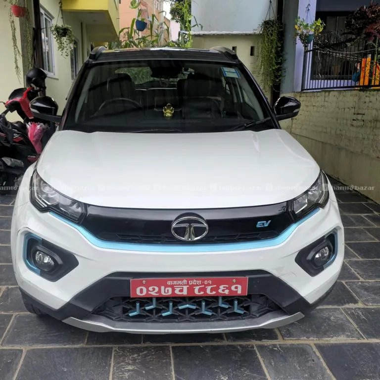 Tata Nexon EV Xz+ Lux 2022 1