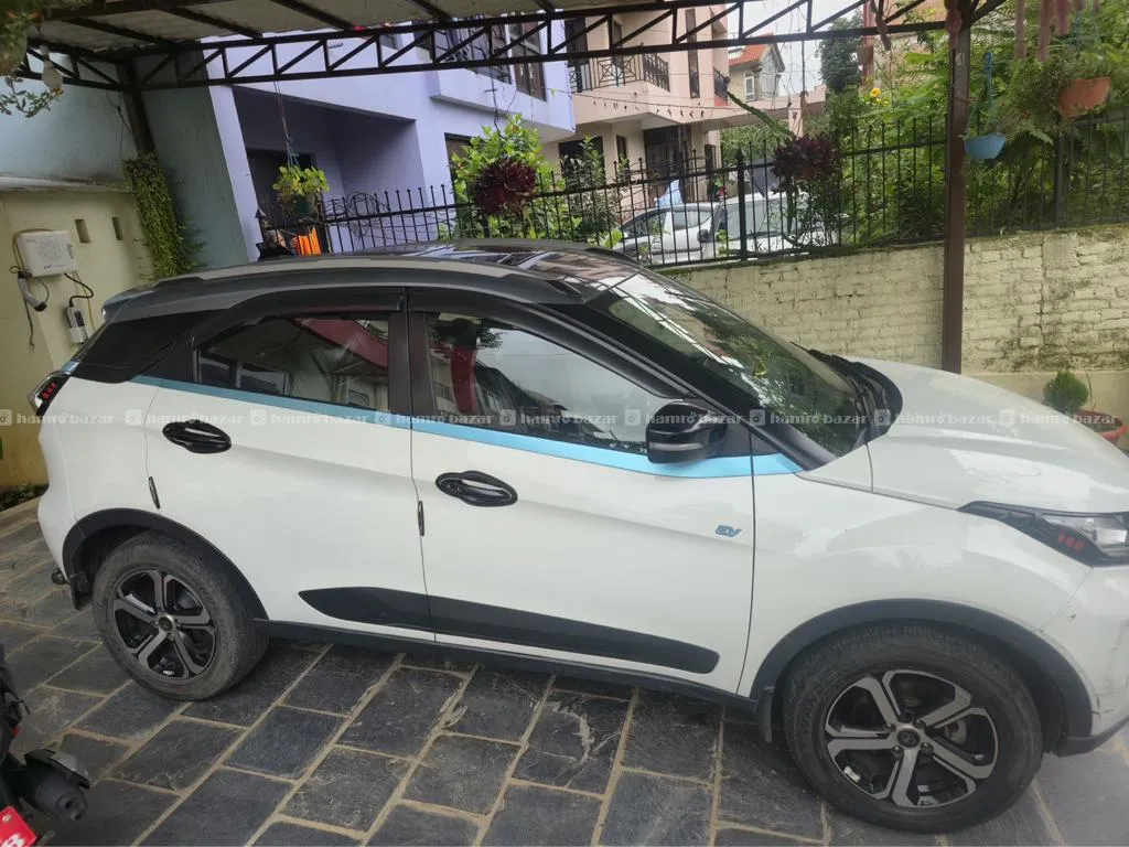 Tata Nexon EV Xz+ Lux 2022 3