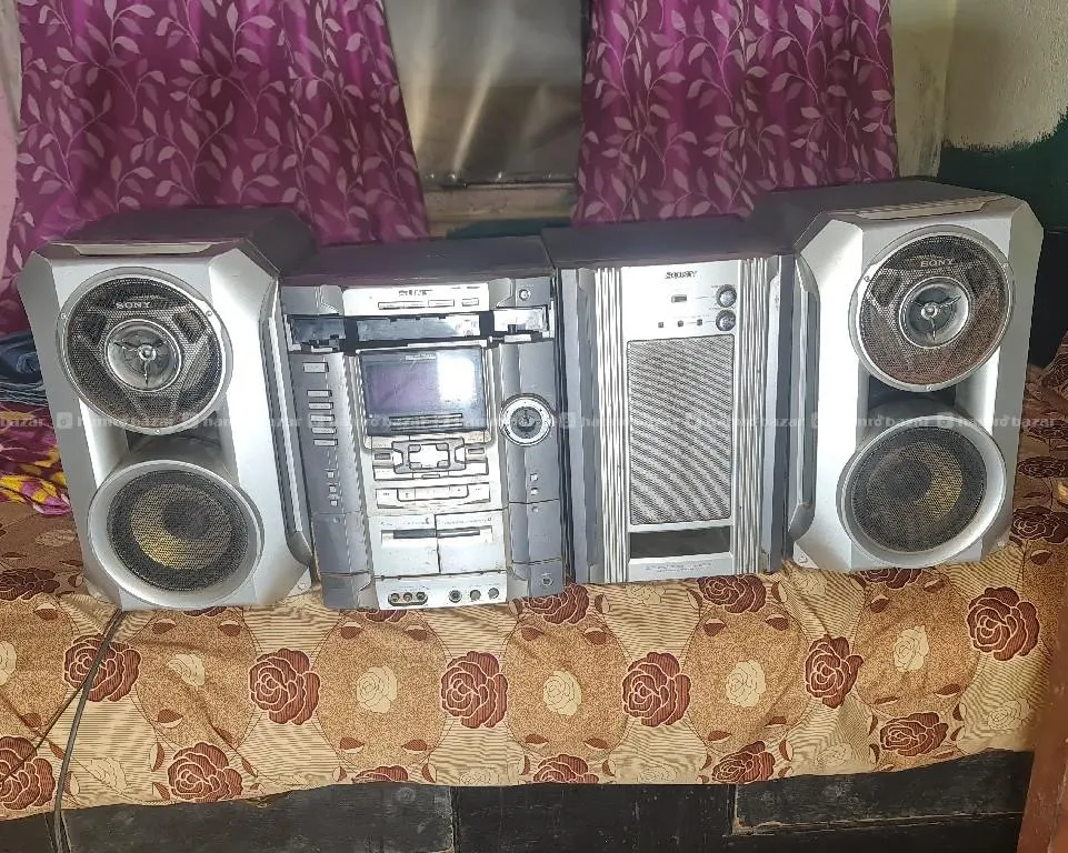 Sony MHC-RV8 with active subwoofer and speaker set 2